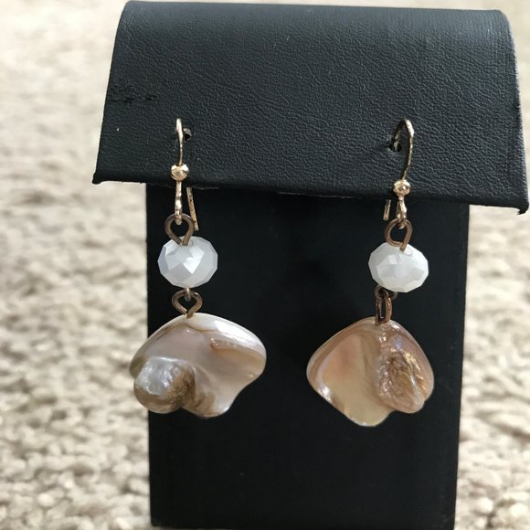 🌸 Necklace & Earring Set – Thick Shell – Like New - Picture 7 of 12